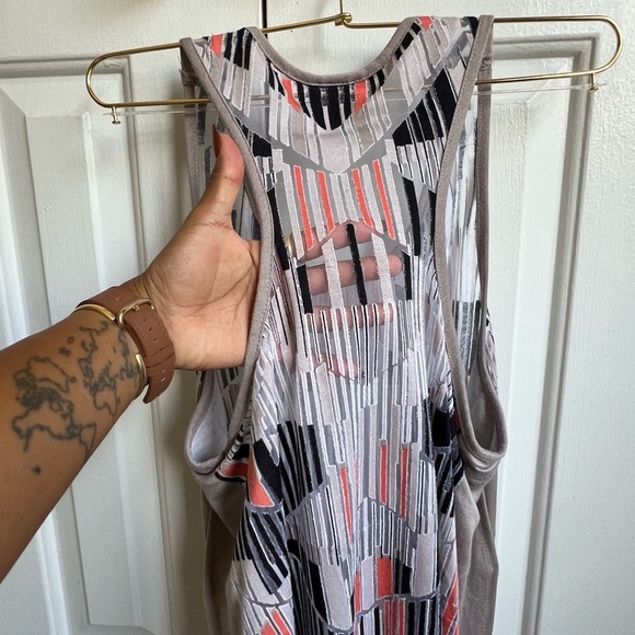 Massimo Black and Peach Geometric Tank Top - Picture 6 of 10